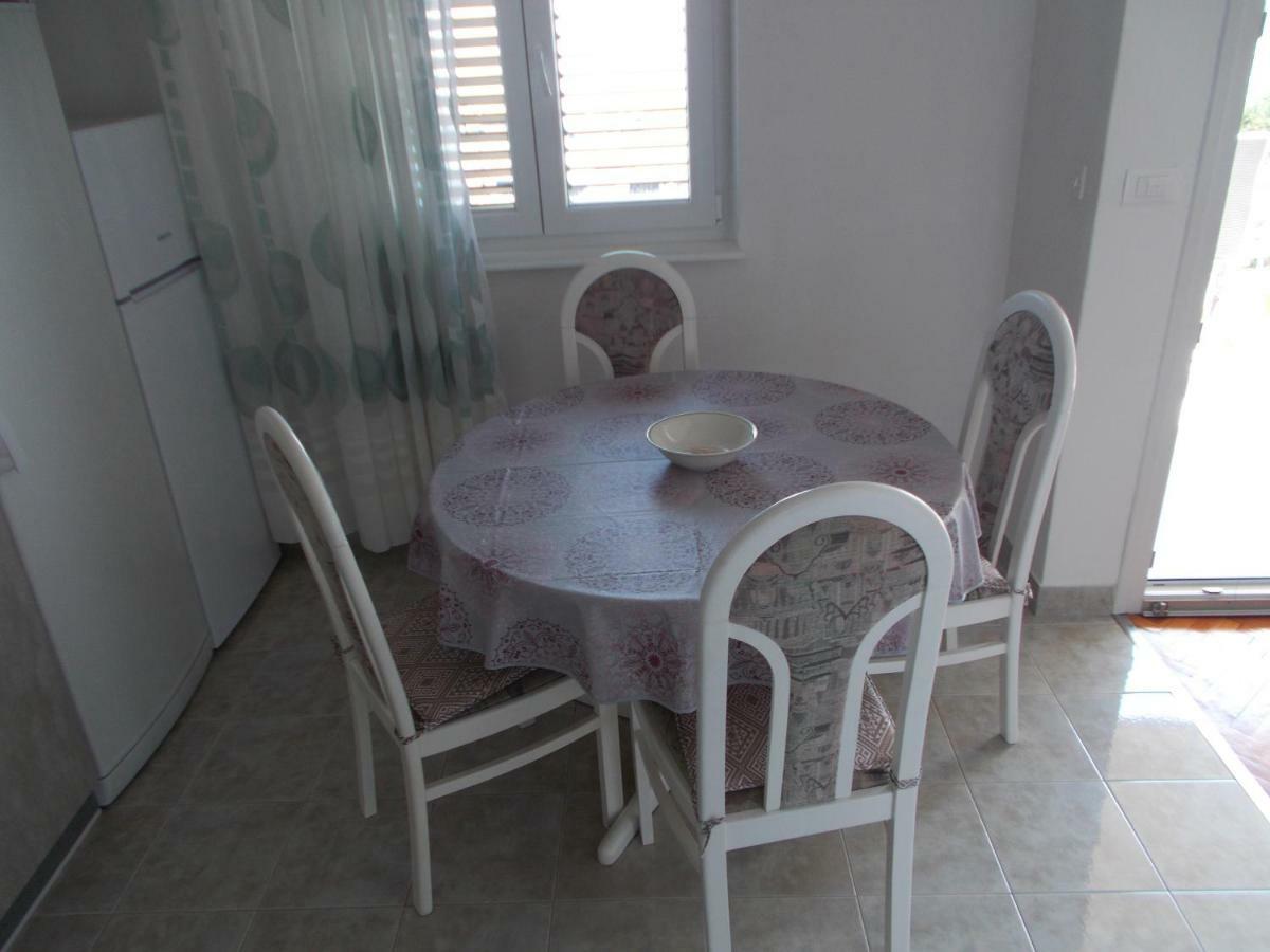 Apartment Dora 1 Jakisnica 룬 외부 사진